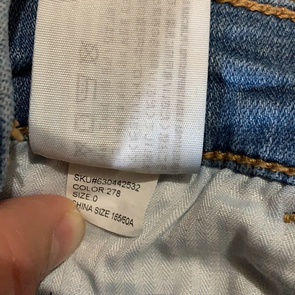 Hollister High Rise Jean Shorts - Picture 4 of 4